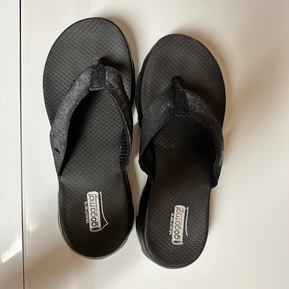 Sketchers on-the-go sandals size 8